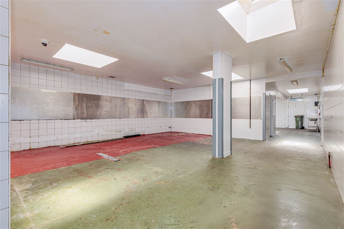 Handelsgelijkvloersca 180 m² met tuin van 70 m²