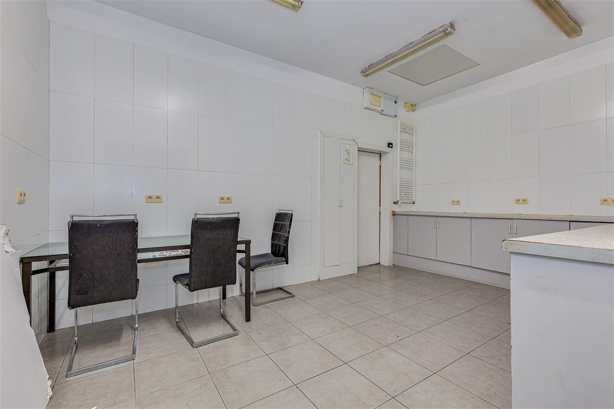 Handelsgelijkvloersca 180 m² met tuin van 70 m²
