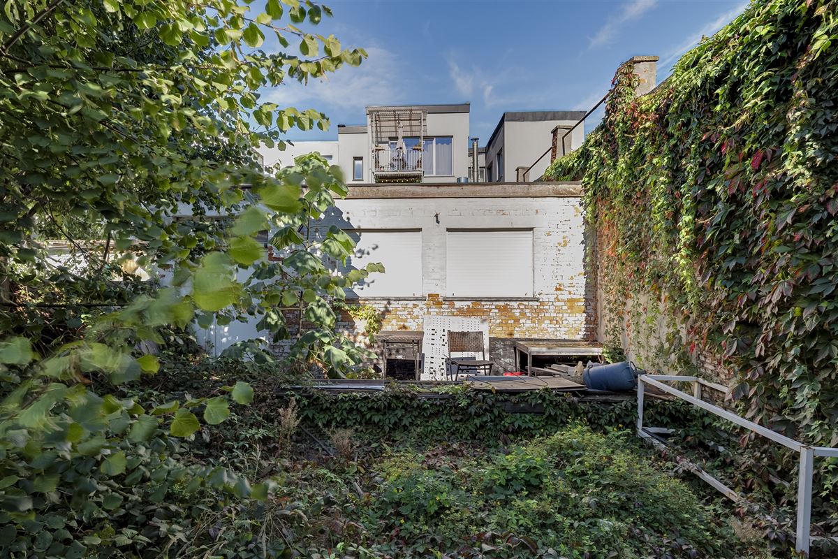 Handelsgelijkvloersca 180 m² met tuin van 70 m²