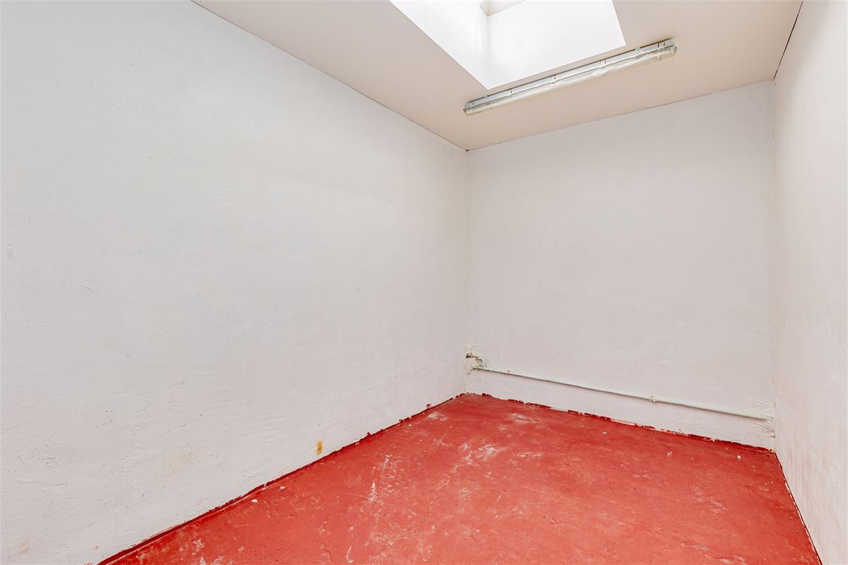 Handelsgelijkvloersca 180 m² met tuin van 70 m²
