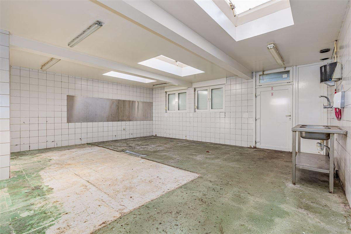 Handelsgelijkvloersca 180 m² met tuin van 70 m²