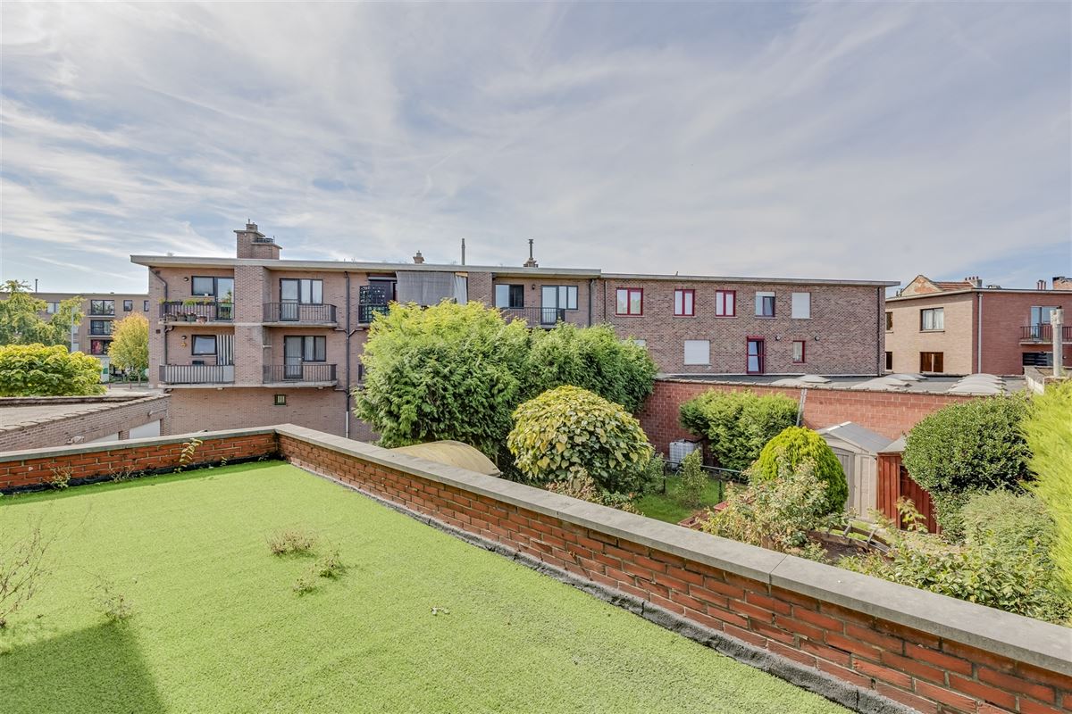 Te renoveren woning met 3 slpk, terras en ruime tuin in Wommelgem!