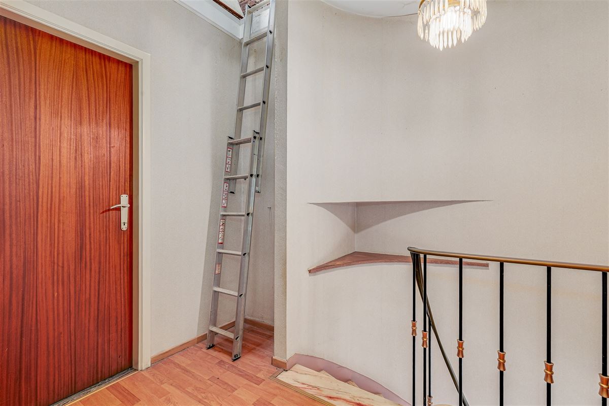 Te renoveren woning met 3 slpk, terras en ruime tuin in Wommelgem!