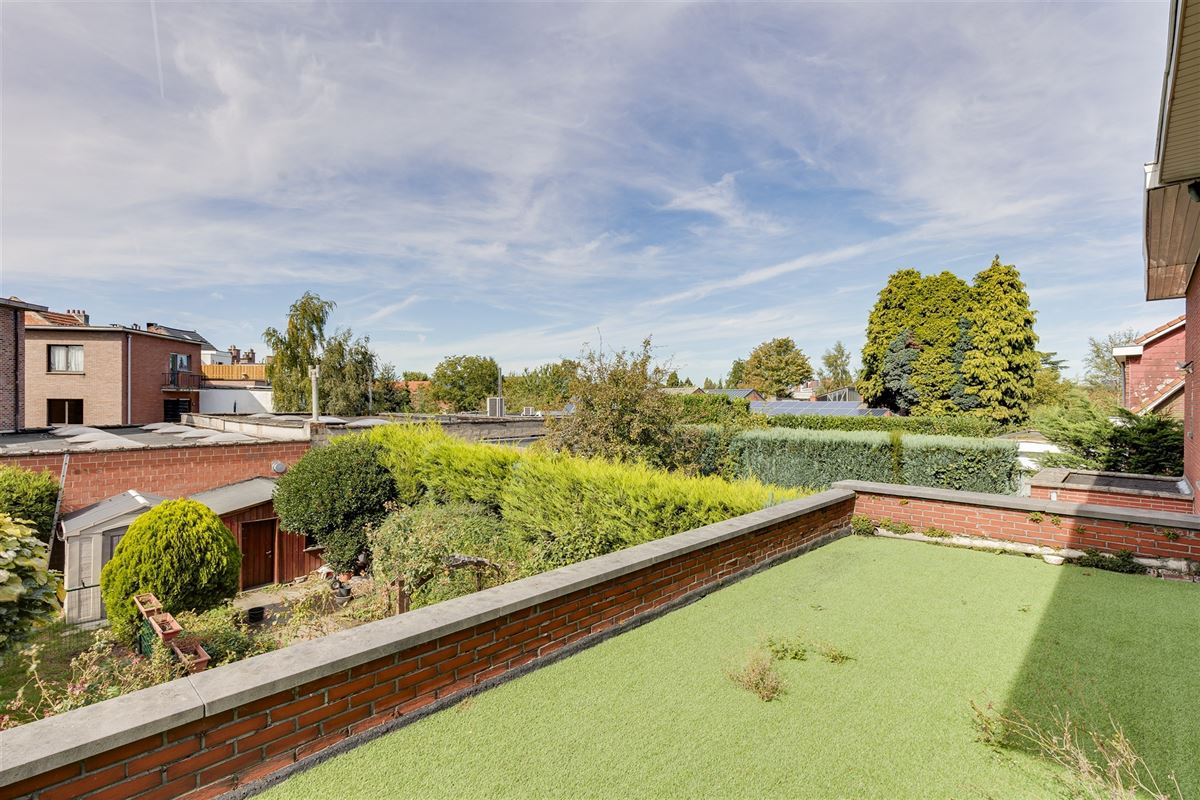 Te renoveren woning met 3 slpk, terras en ruime tuin in Wommelgem!