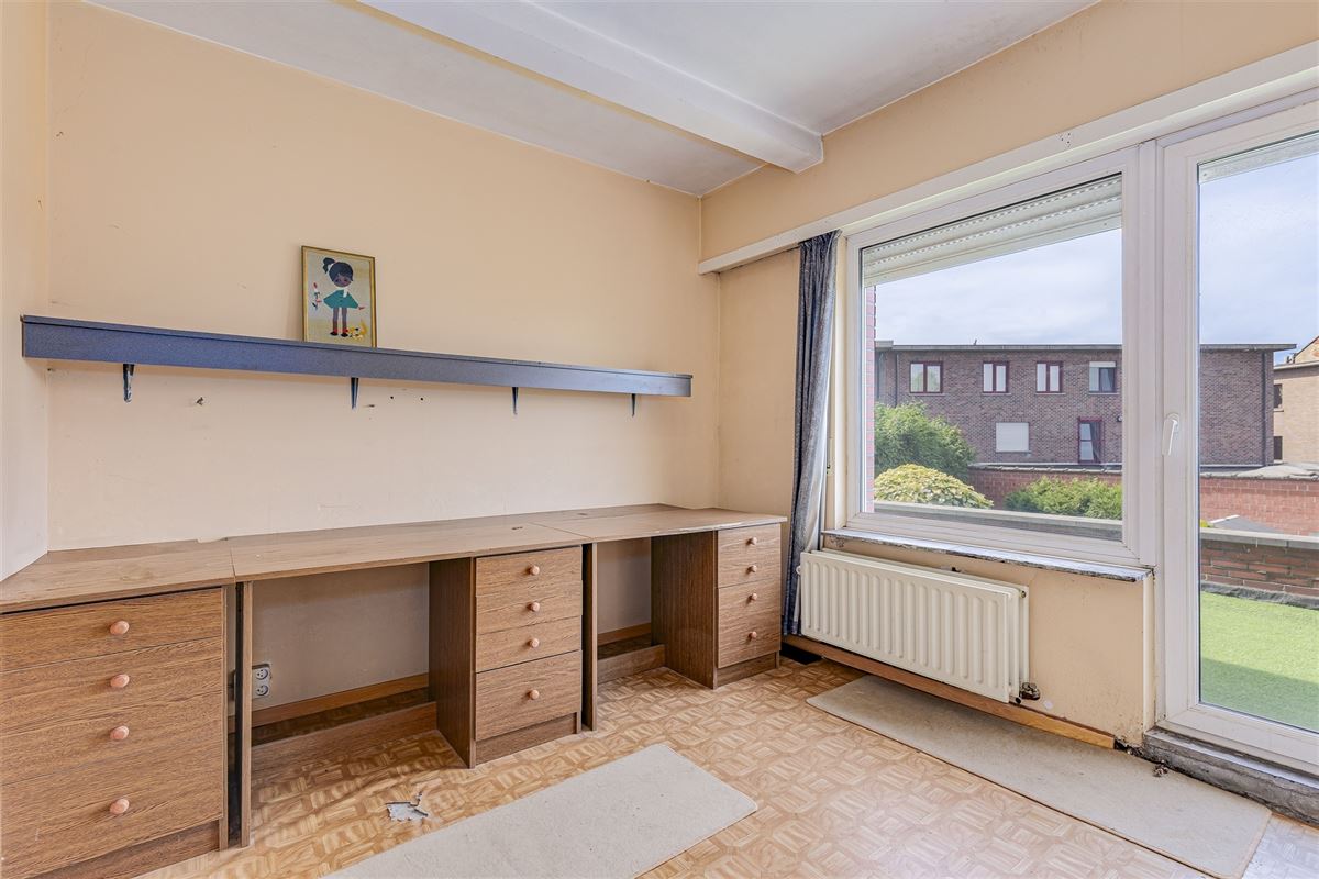 Te renoveren woning met 3 slpk, terras en ruime tuin in Wommelgem!