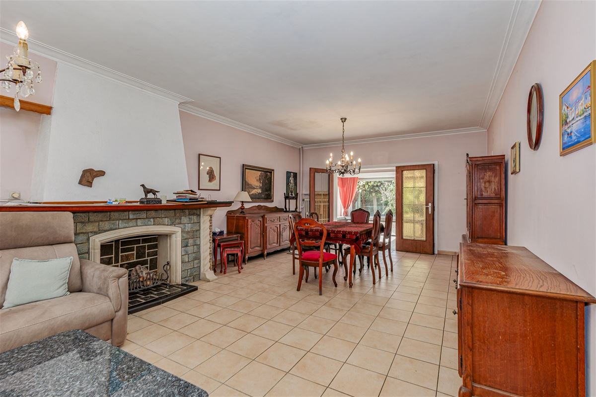 Te renoveren woning met 3 slpk, terras en ruime tuin in Wommelgem!