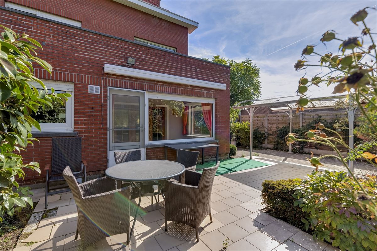 Te renoveren woning met 3 slpk, terras en ruime tuin in Wommelgem!