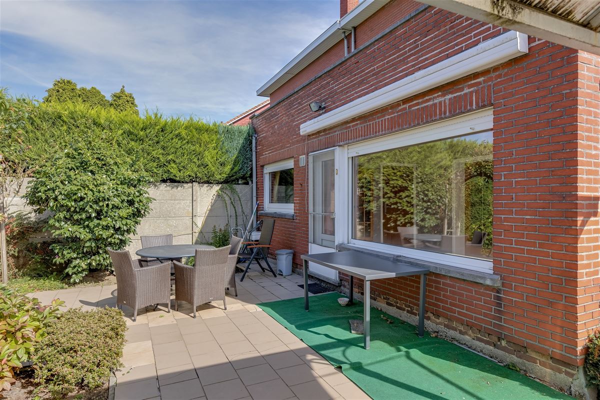 Te renoveren woning met 3 slpk, terras en ruime tuin in Wommelgem!
