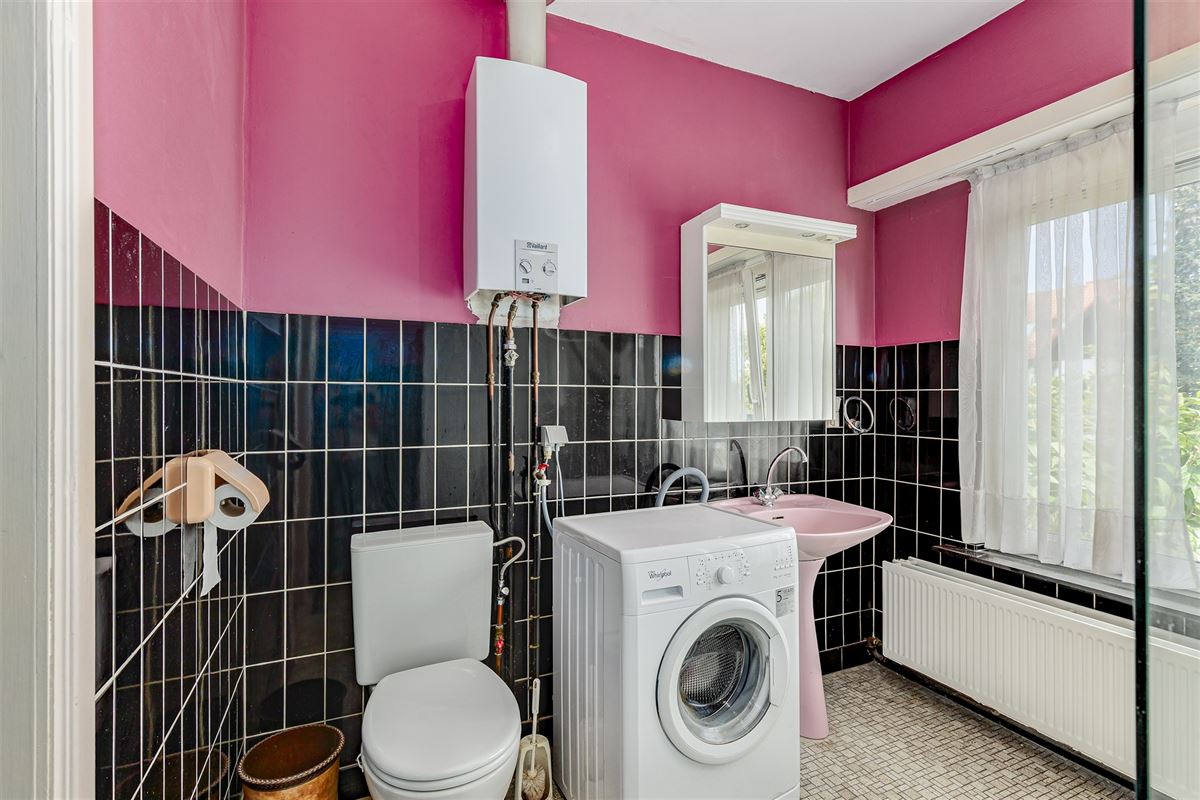 Te renoveren woning met 3 slpk, terras en ruime tuin in Wommelgem!