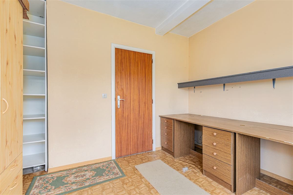 Te renoveren woning met 3 slpk, terras en ruime tuin in Wommelgem!
