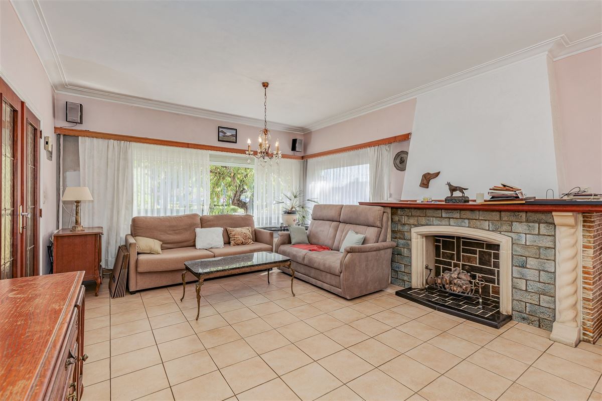 Te renoveren woning met 3 slpk, terras en ruime tuin in Wommelgem!