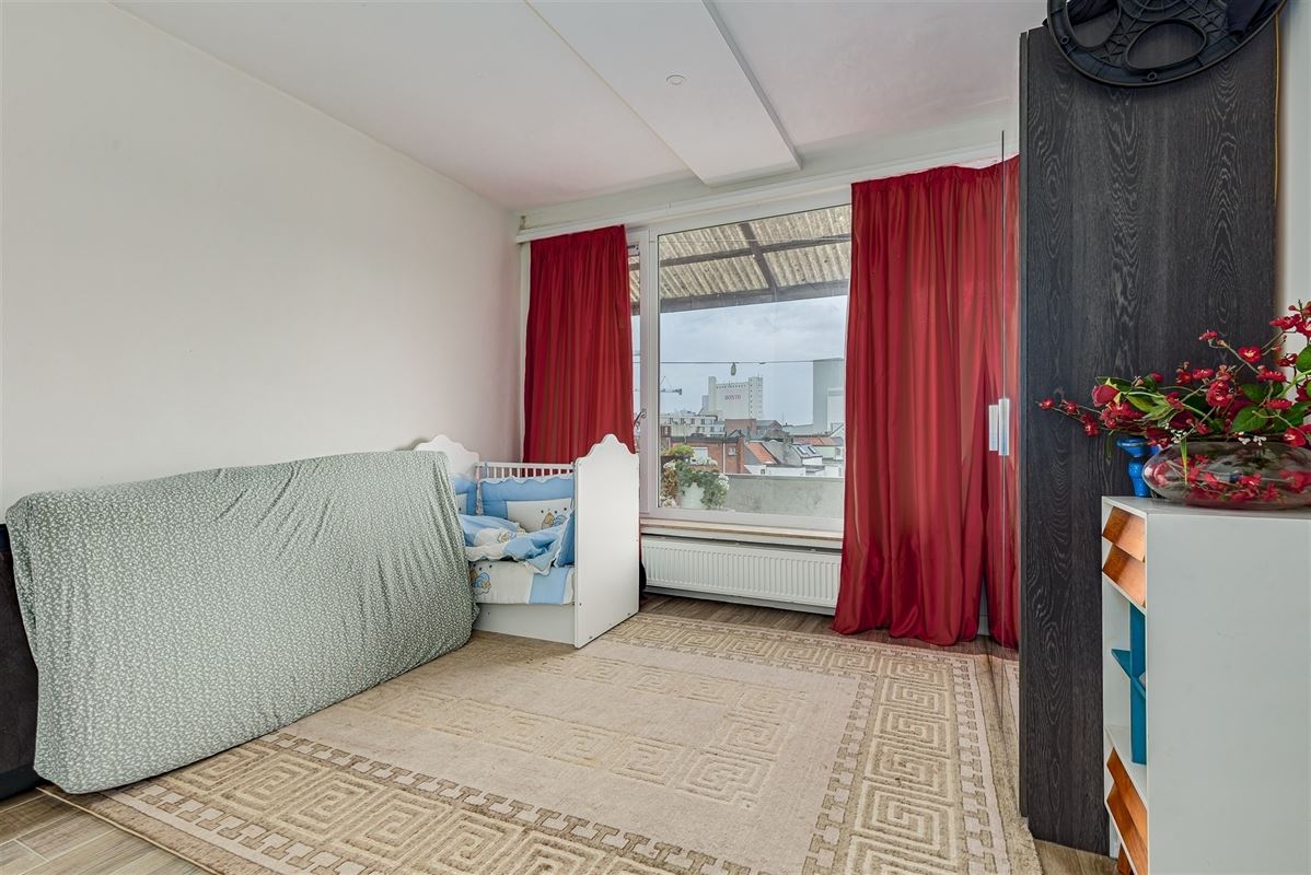 Vergund appartementsgebouw met 3 appt, handelsglvl en tuin in Merksem!