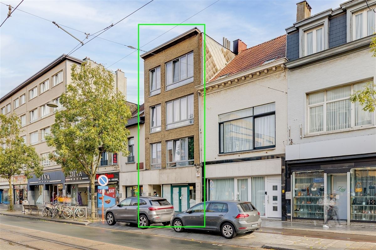 Vergund appartementsgebouw met 3 appt, handelsglvl en tuin in Merksem!