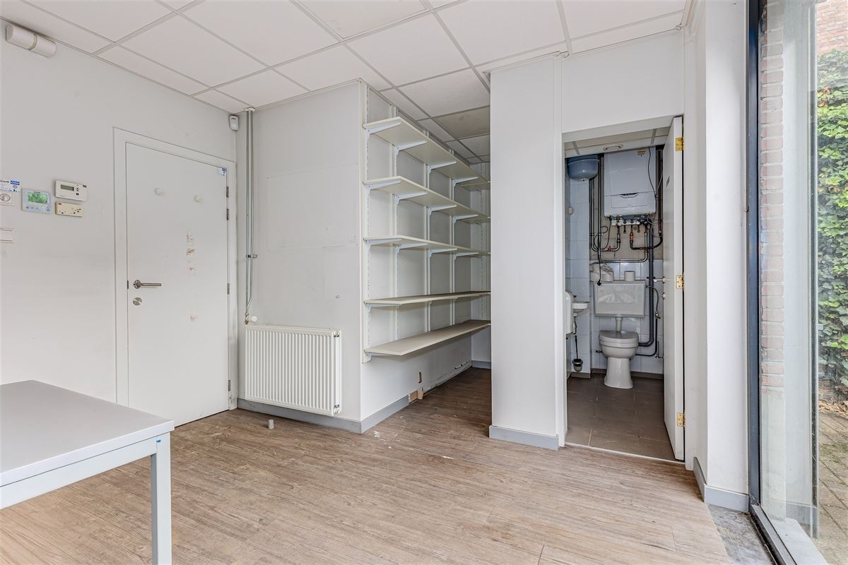 Vergund appartementsgebouw met 3 appt, handelsglvl en tuin in Merksem!
