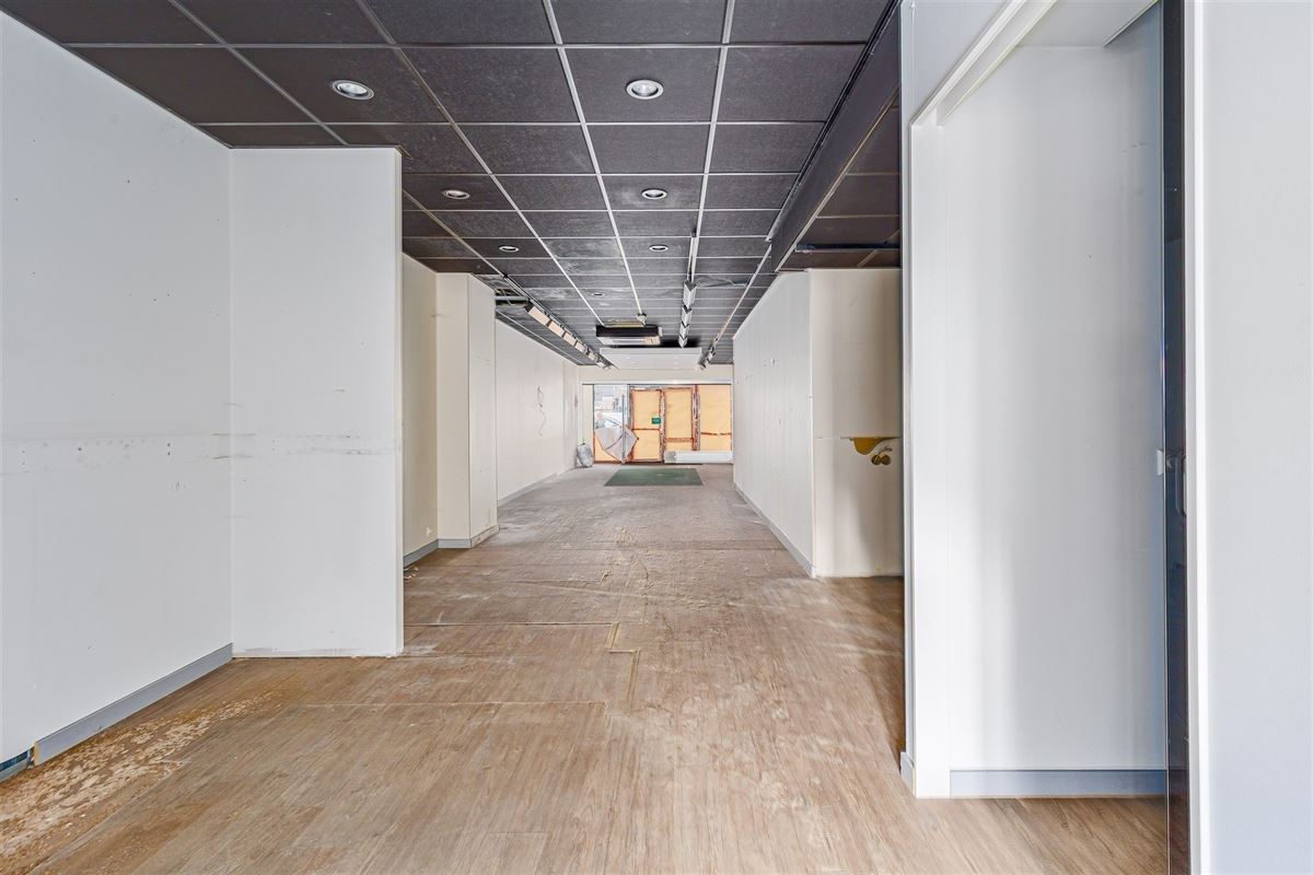 Vergund appartementsgebouw met 3 appt, handelsglvl en tuin in Merksem!