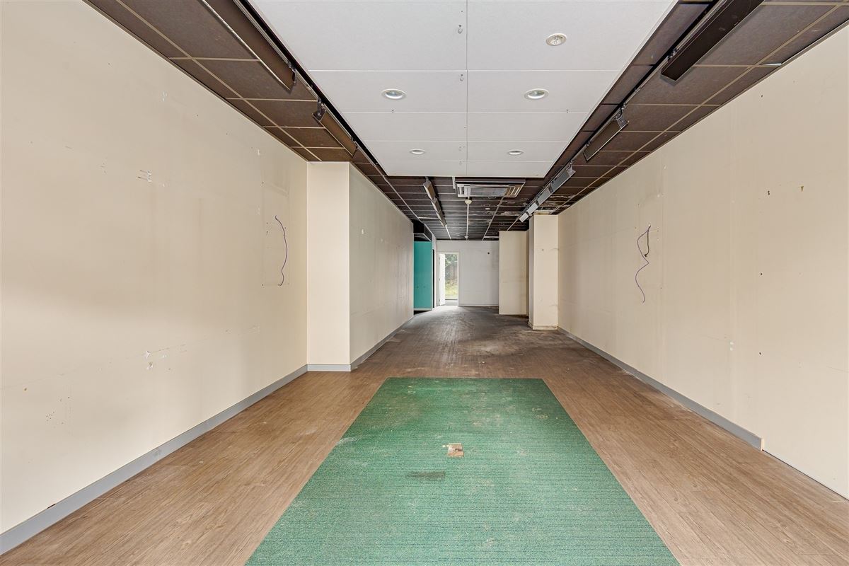 Vergund appartementsgebouw met 3 appt, handelsglvl en tuin in Merksem!