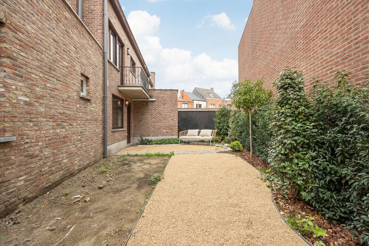 Gezinswoning woning met drie slaapkamers en tuin