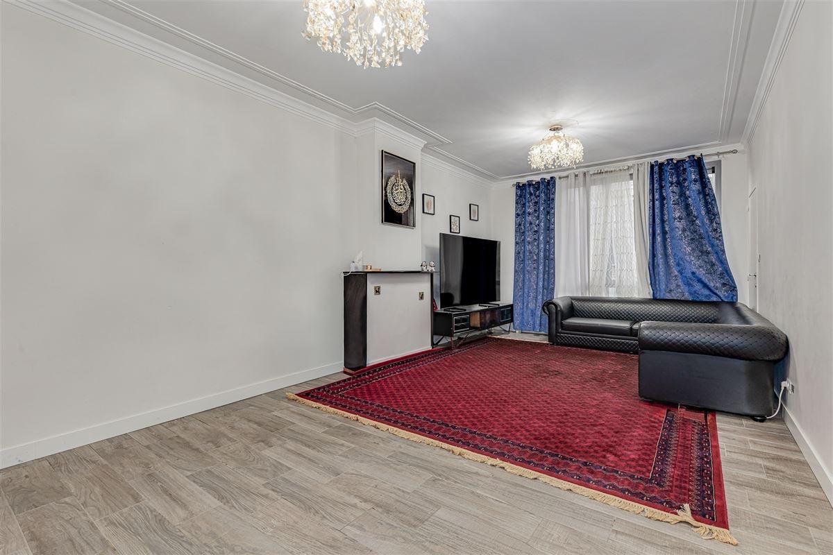 Vergund appartementsgebouw met 3 appt, handelsglvl en tuin in Merksem!