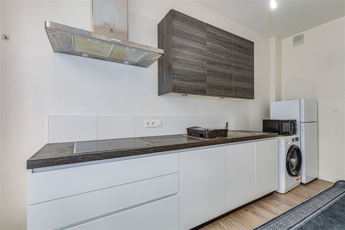 Vergund appartementsgebouw met 3 appt, handelsglvl en tuin in Merksem!
