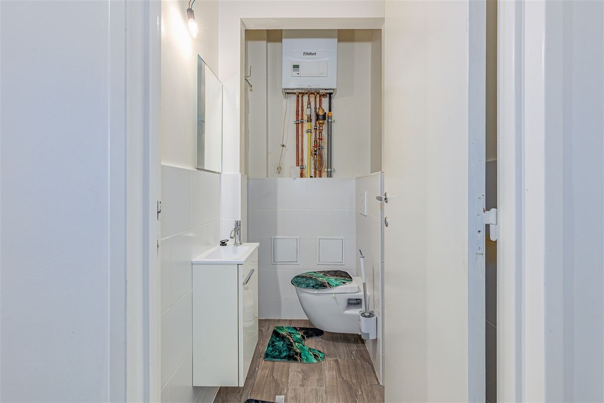 Vergund appartementsgebouw met 3 appt, handelsglvl en tuin in Merksem!