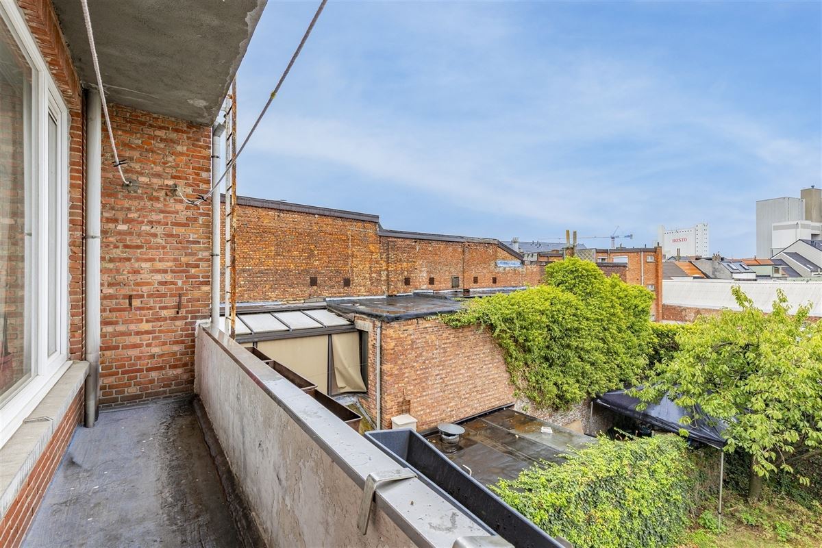Vergund appartementsgebouw met 3 appt, handelsglvl en tuin in Merksem!