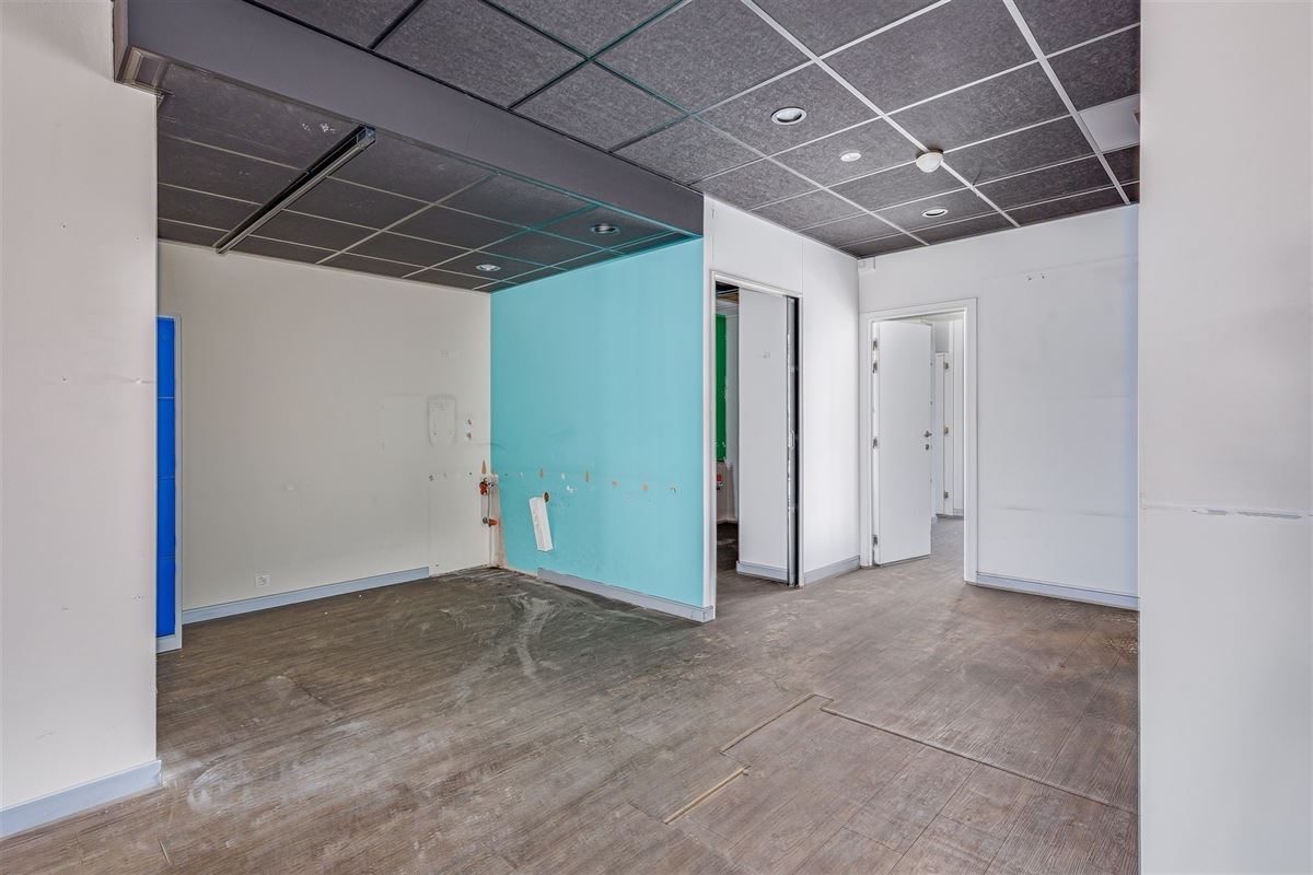 Vergund appartementsgebouw met 3 appt, handelsglvl en tuin in Merksem!