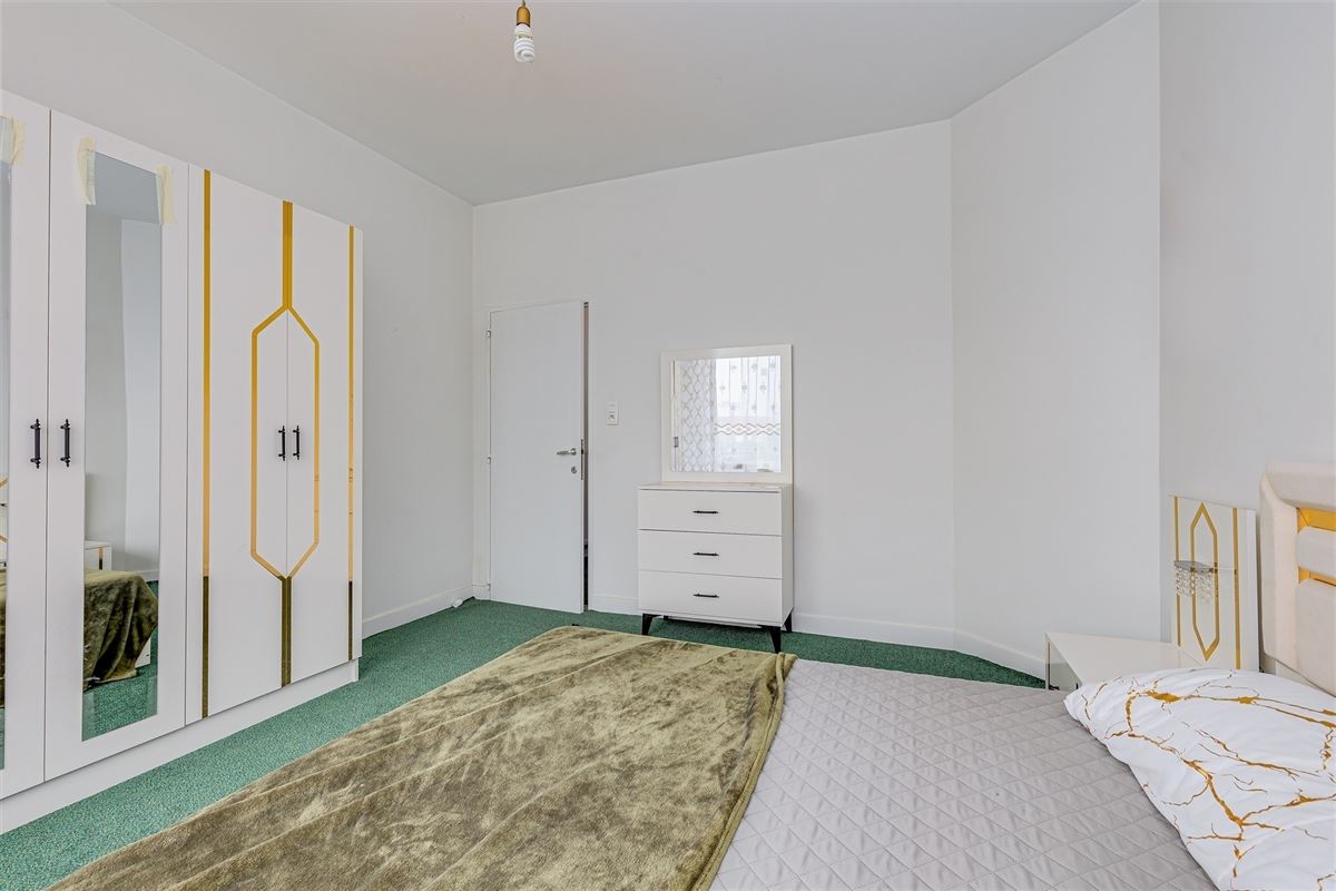 Vergund appartementsgebouw met 3 appt, handelsglvl en tuin in Merksem!