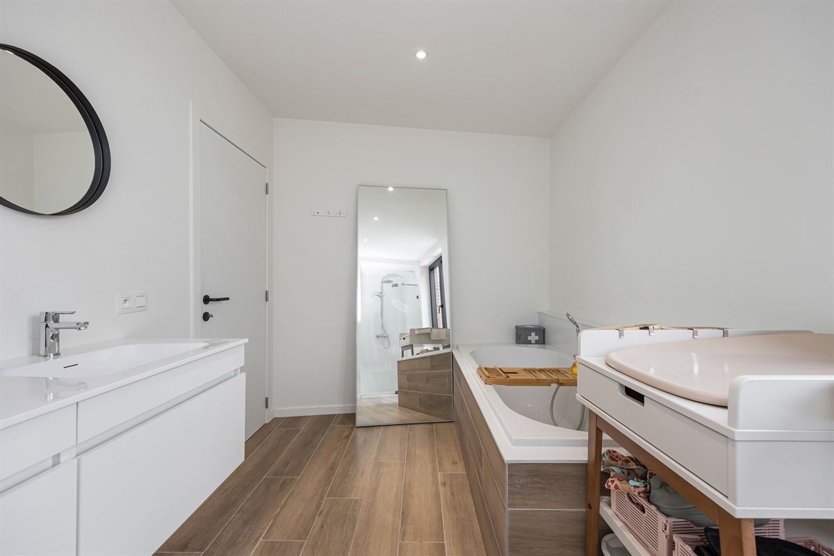 Instapklaar huis met drie ruime slaapkamers