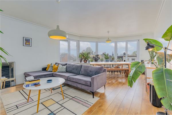 Instapklaar appt met zonovergoten living en 2 slk