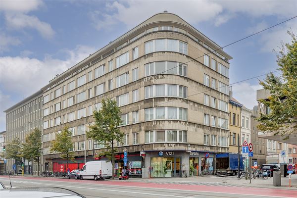 Instapklaar appt met zonovergoten living en 2 slk