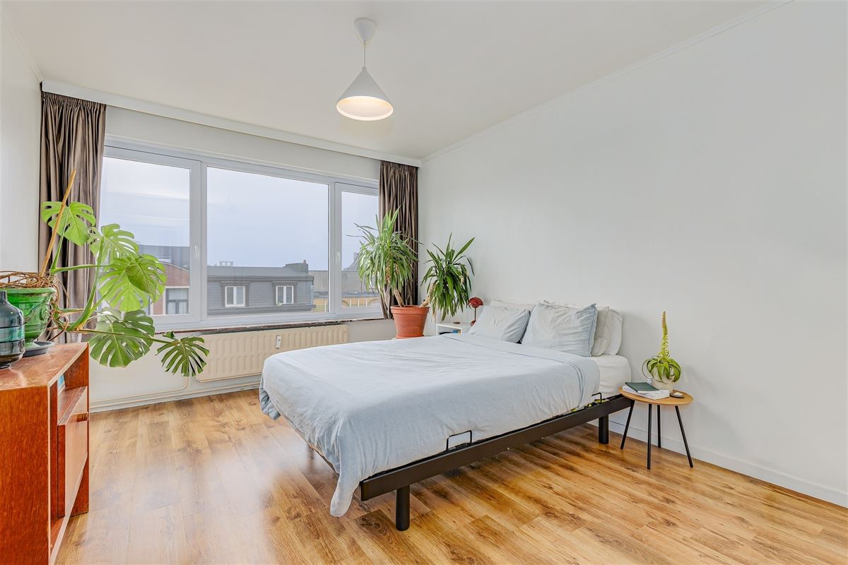 Instapklaar appt met zonovergoten living en 2 slk