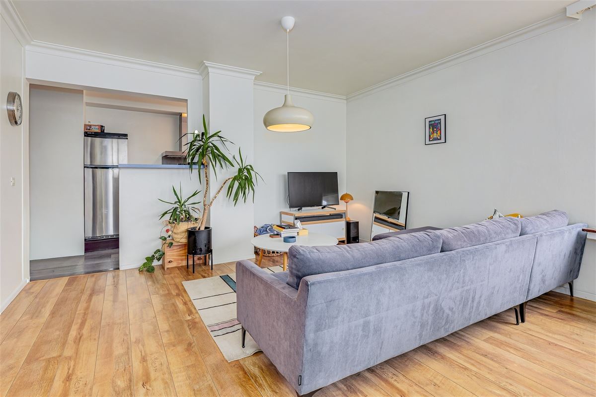 Instapklaar appt met zonovergoten living en 2 slk