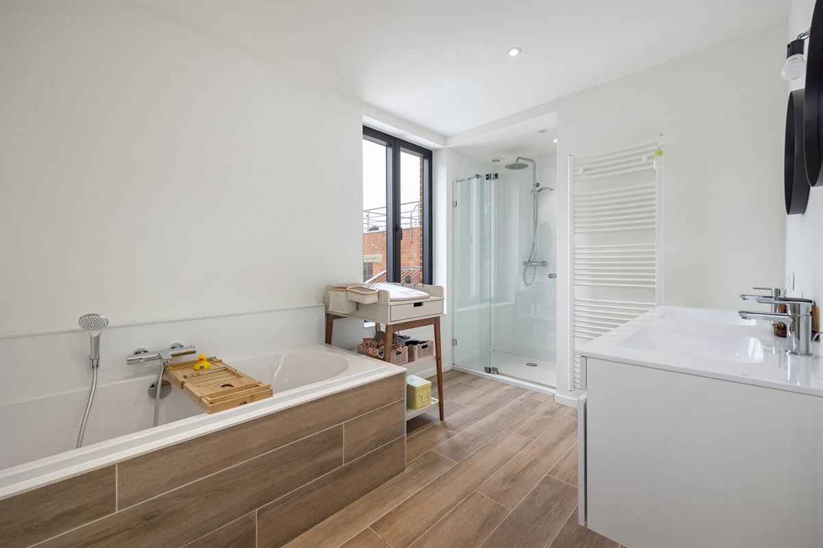 Instapklaar huis met drie ruime slaapkamers