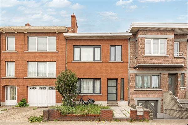 Ruime woning met 4 slpk en tuin in Wommelgem!