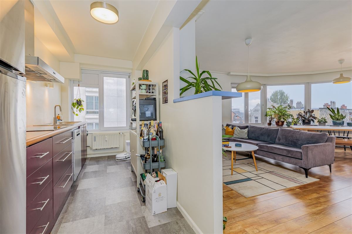 Instapklaar appt met zonovergoten living en 2 slk