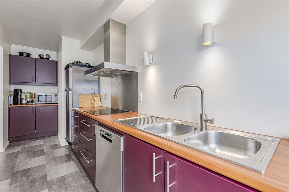Instapklaar appt met zonovergoten living en 2 slk