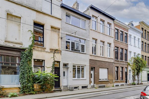 Charmante woning met enorm potentieel in hartje Berchem