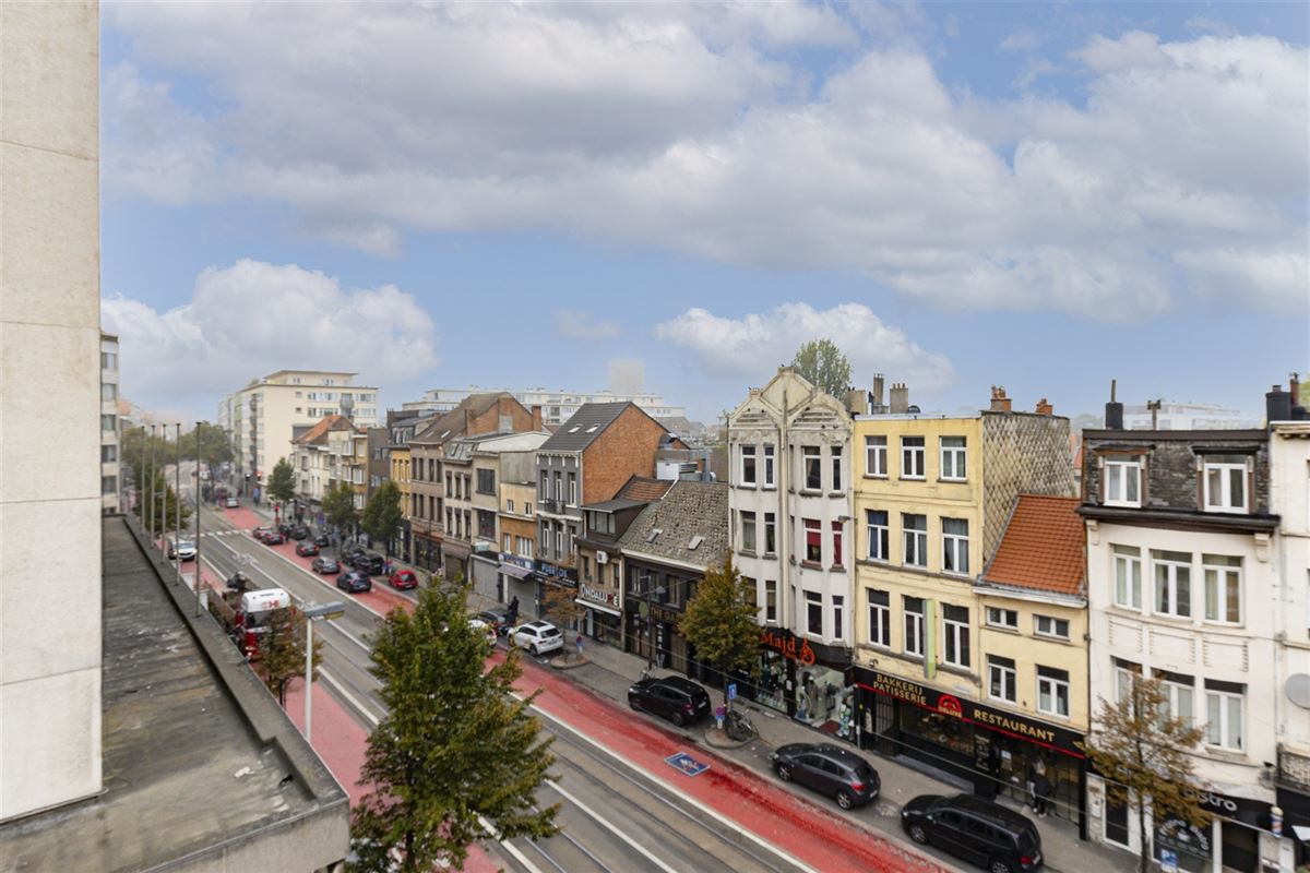 Instapklaar appt met zonovergoten living en 2 slk