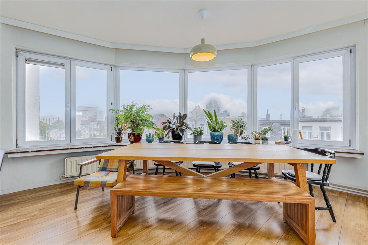 Instapklaar appt met zonovergoten living en 2 slk