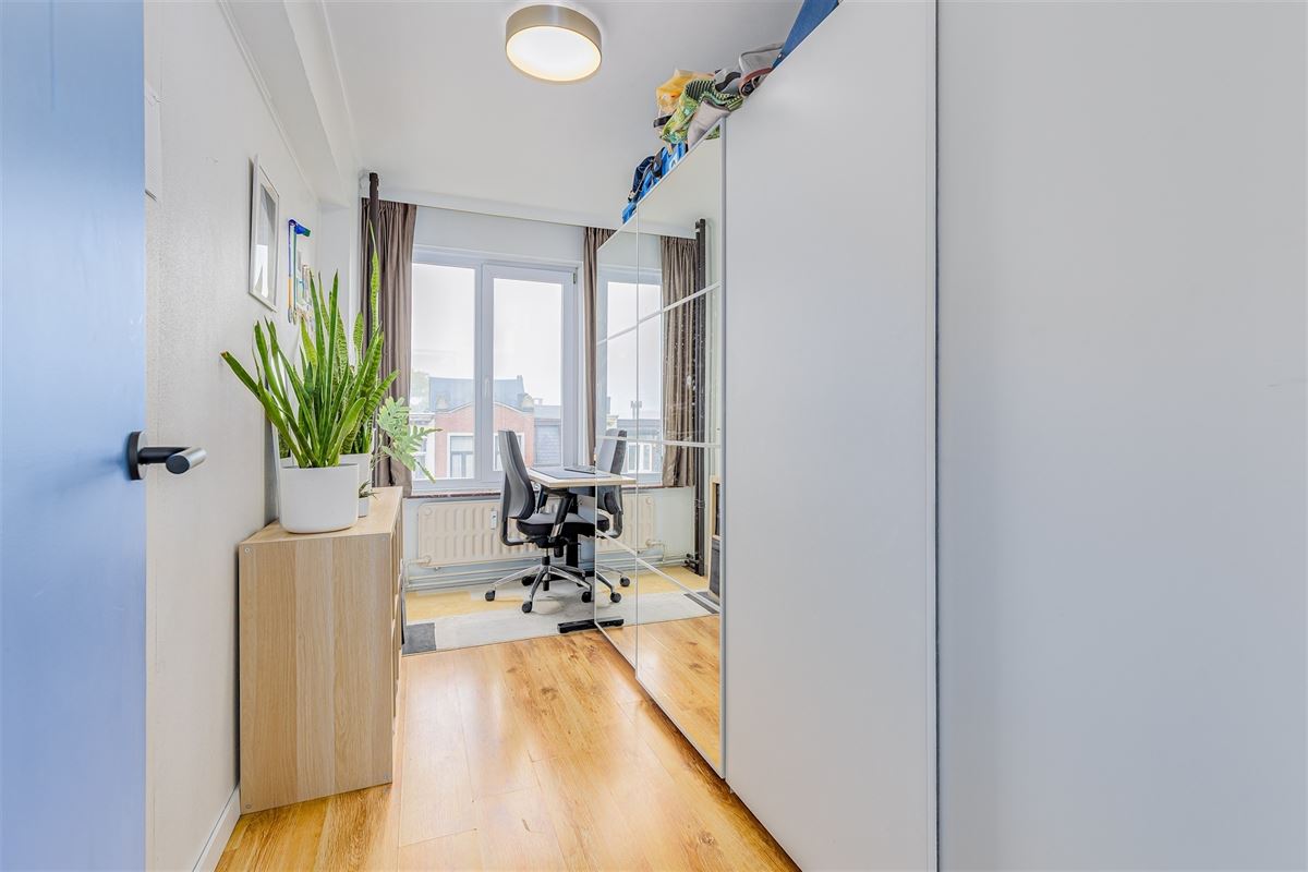 Instapklaar appt met zonovergoten living en 2 slk