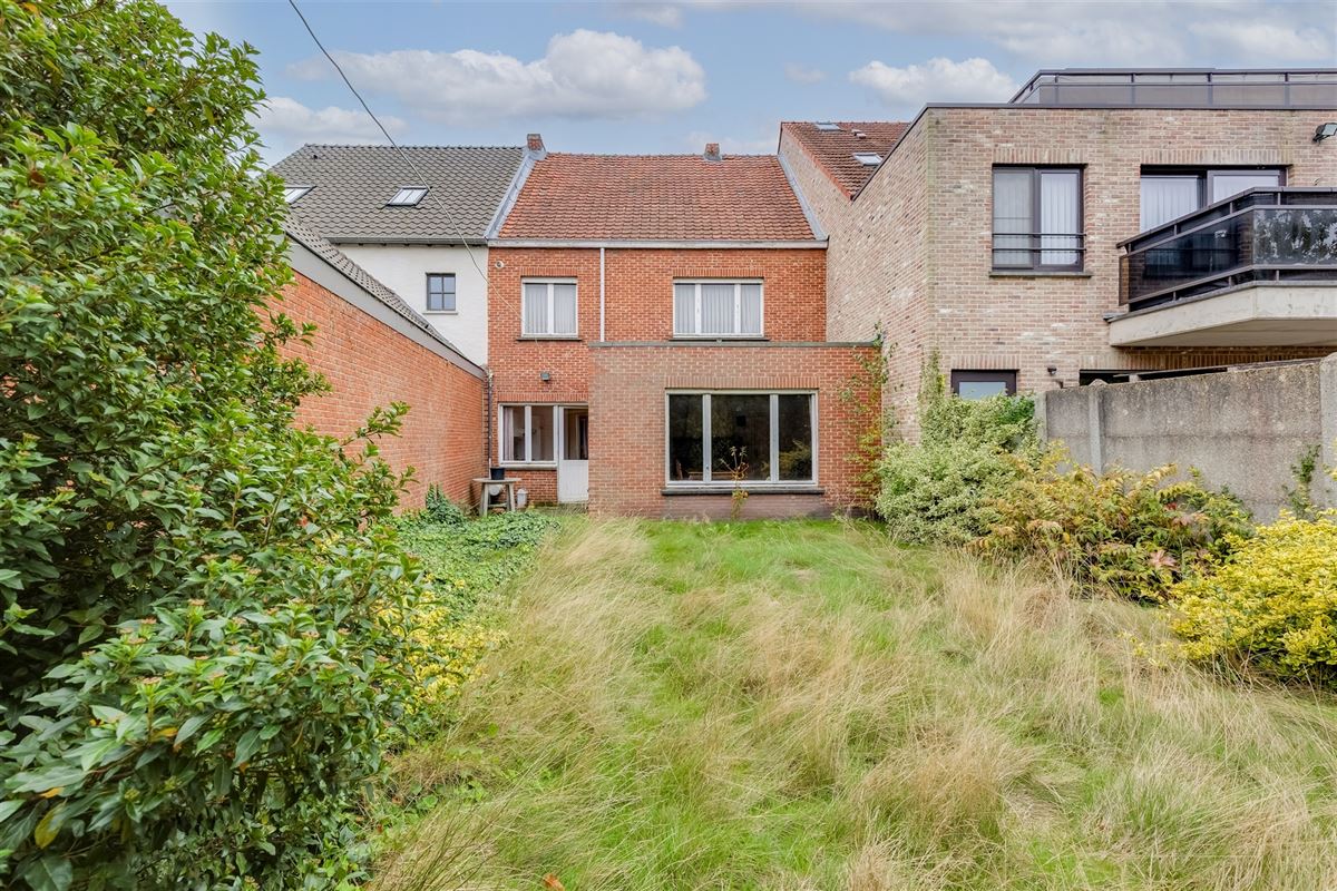 Op te frissen woning met 3 slk en tuin in Beerse