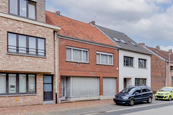 Op te frissen woning met 3 slk en tuin in Beerse