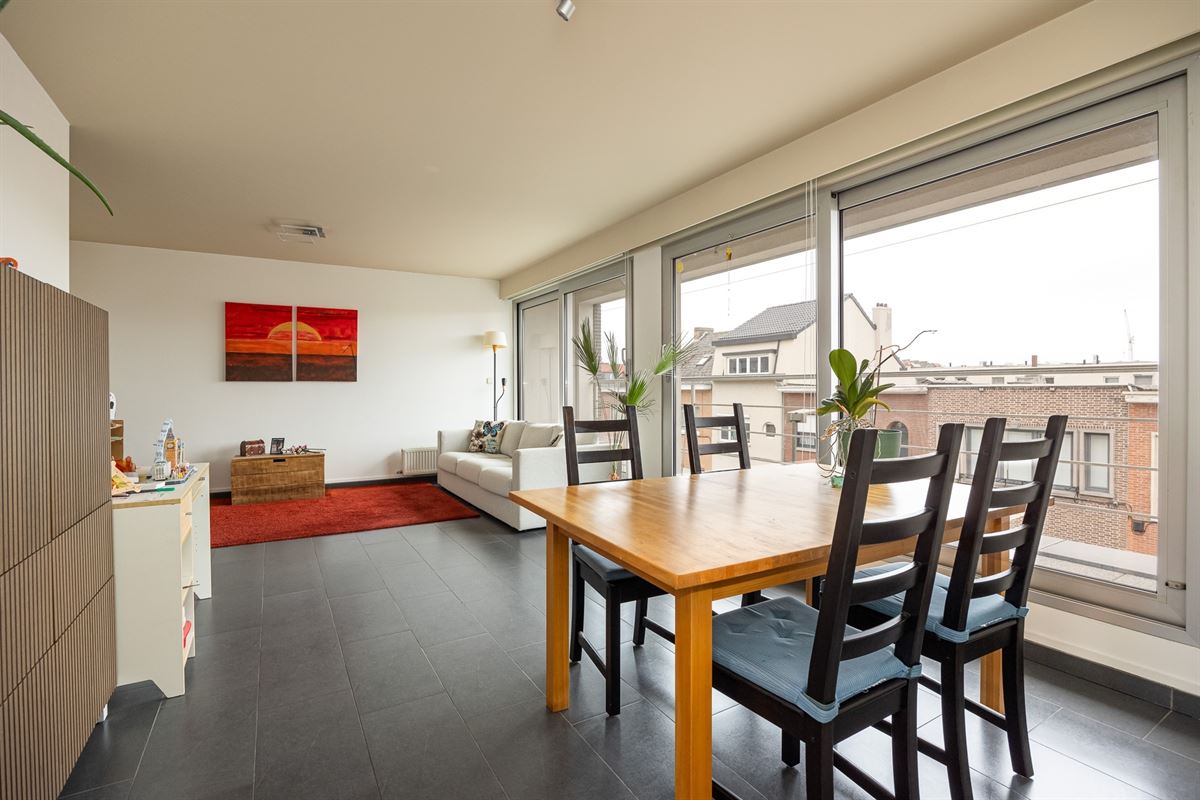 Lichtrijke duplex met 3 slaapkamers en 2 terrassen