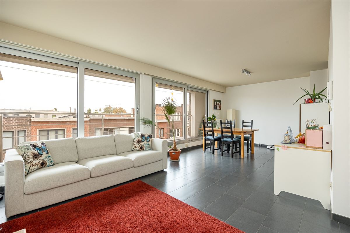 Lichtrijke duplex met 3 slaapkamers en 2 terrassen