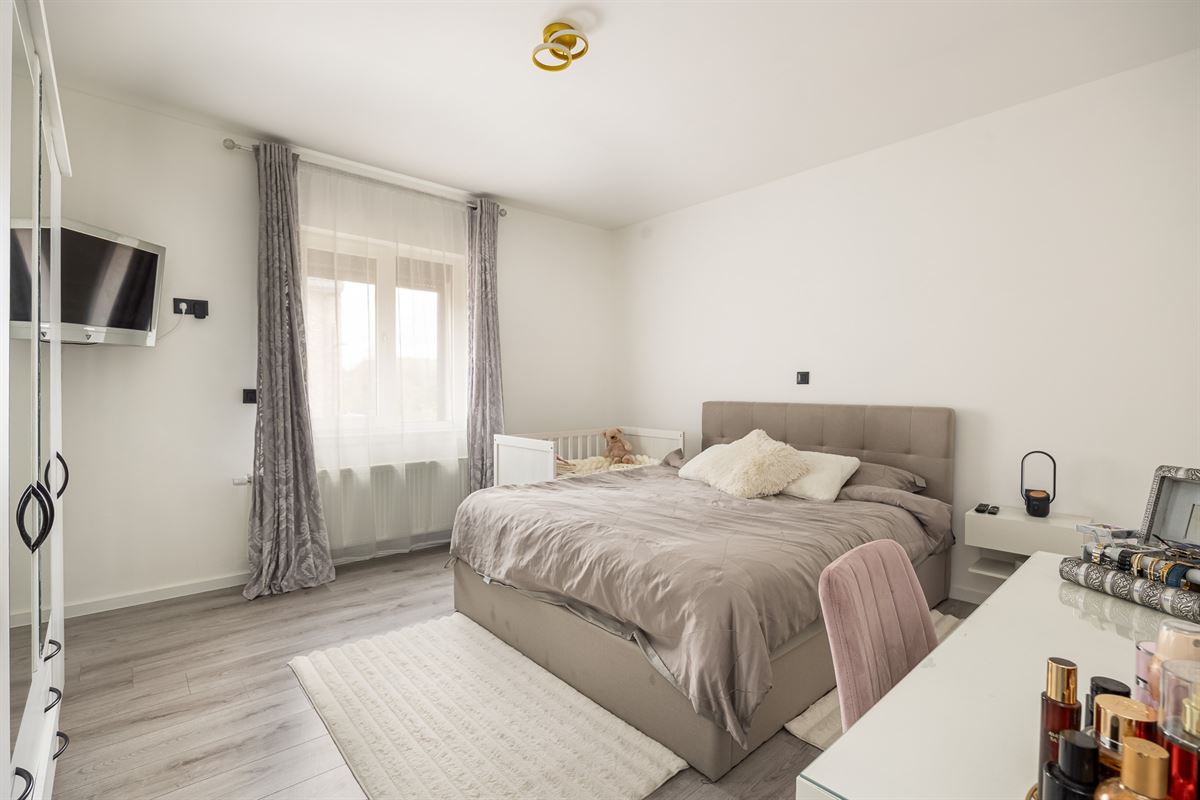 Gerenoveerde woning met drie slaapkamers en terras