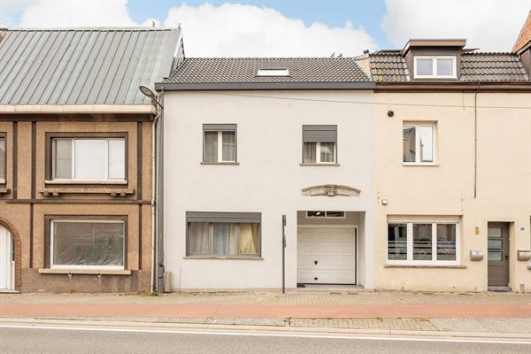 Gerenoveerde woning met drie slaapkamers en terras