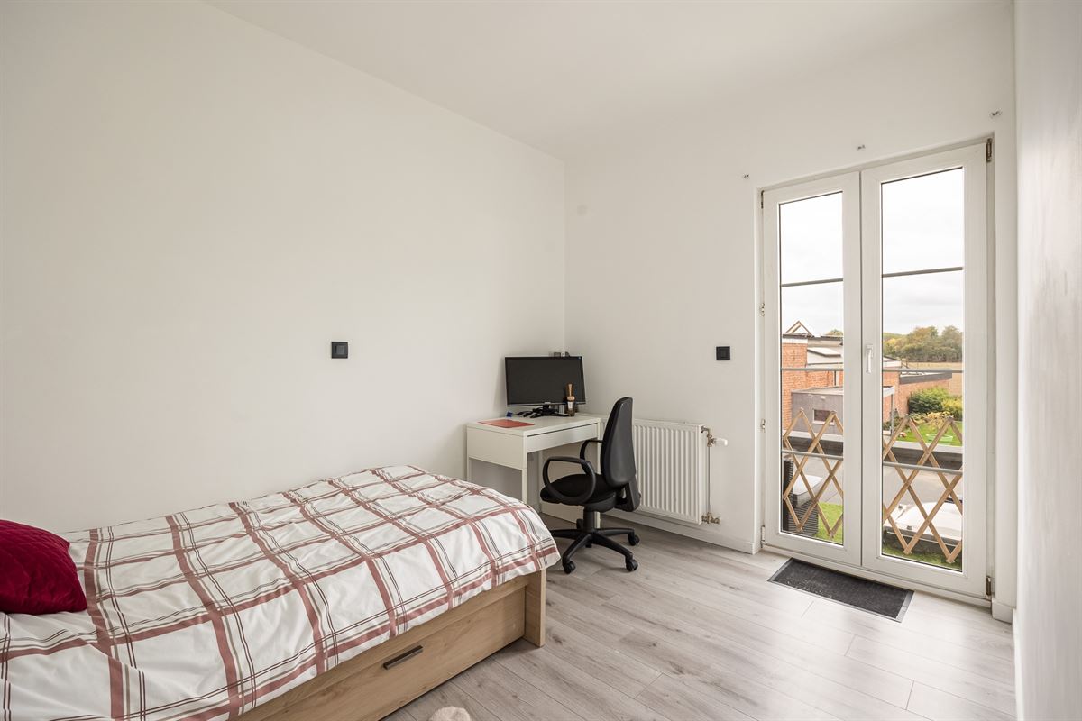 Gerenoveerde woning met drie slaapkamers en terras