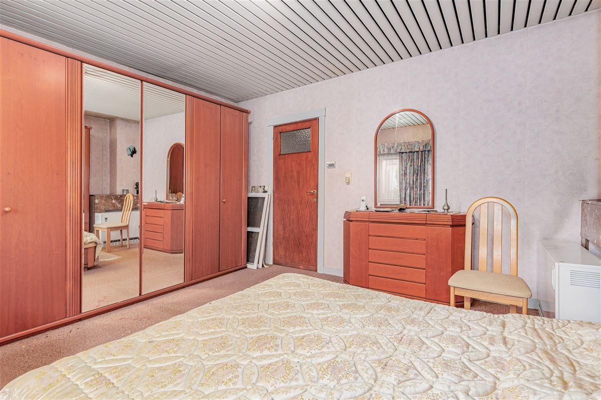 Te renoveren woning met tuin in Merksem