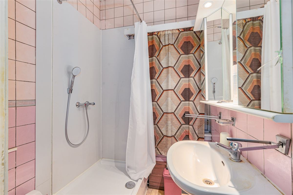 Te renoveren woning met tuin in Merksem