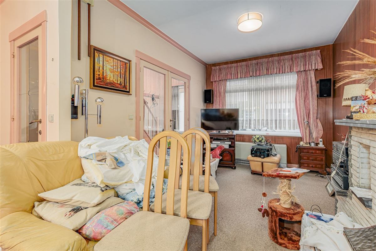 Te renoveren woning met tuin in Merksem